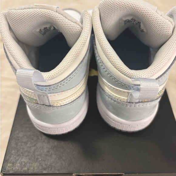 Toddler Jordan 1 Mid - Picture 3 of 3